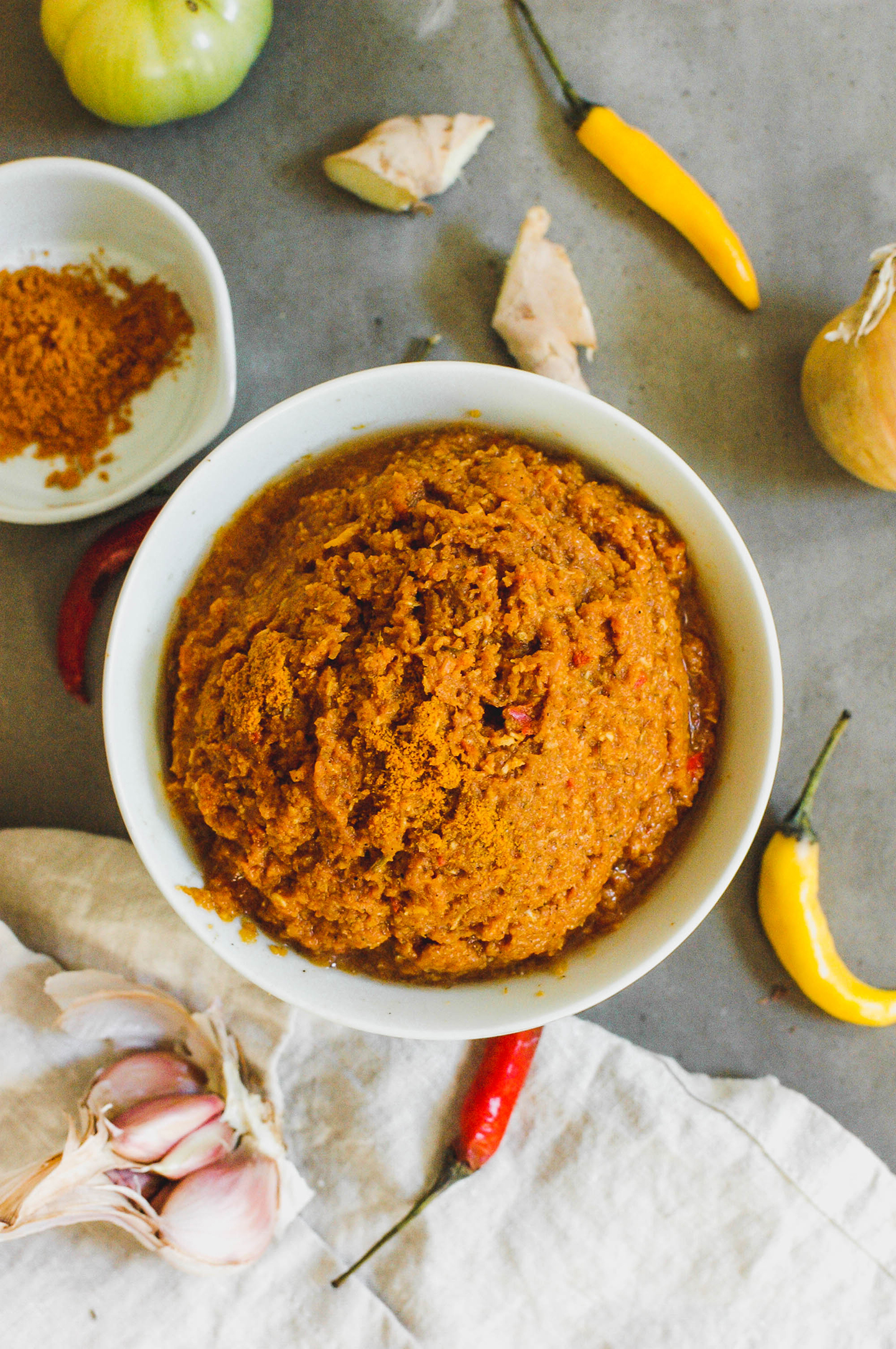 Red curry store powder to paste